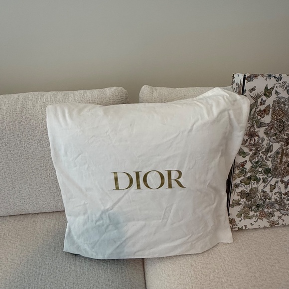 Christian Dior Large Leather embossed book tote NEW, Pristine condition - Picture 5 of 9